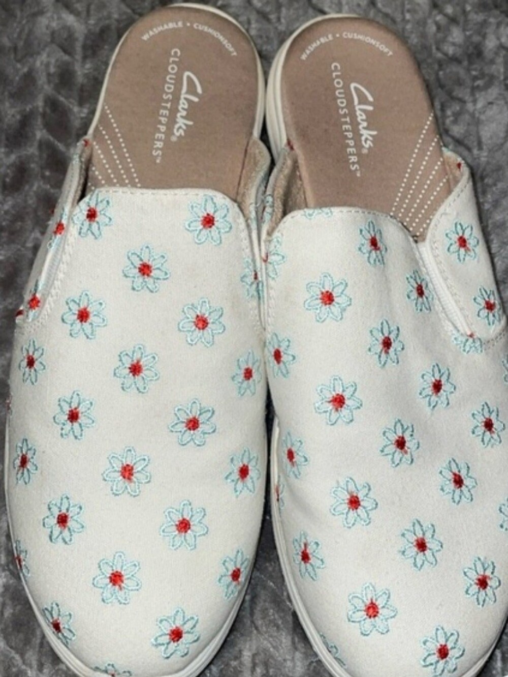 Clark’s Breeze Shore Mules. Floral Design.  Cloudsteppers.  Size 9.5.